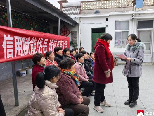 诚信理念进村居 信用体系惠民生——范镇开展“信用赋能岱岳 诚信点亮生活”主题宣传活动(2).jpg